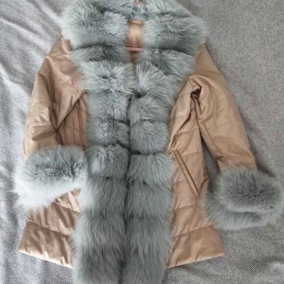 Stunning Pearl & Real Fox Fur Trim Denim Jacket – 2-in-1 Design! - Picture 4 of 4